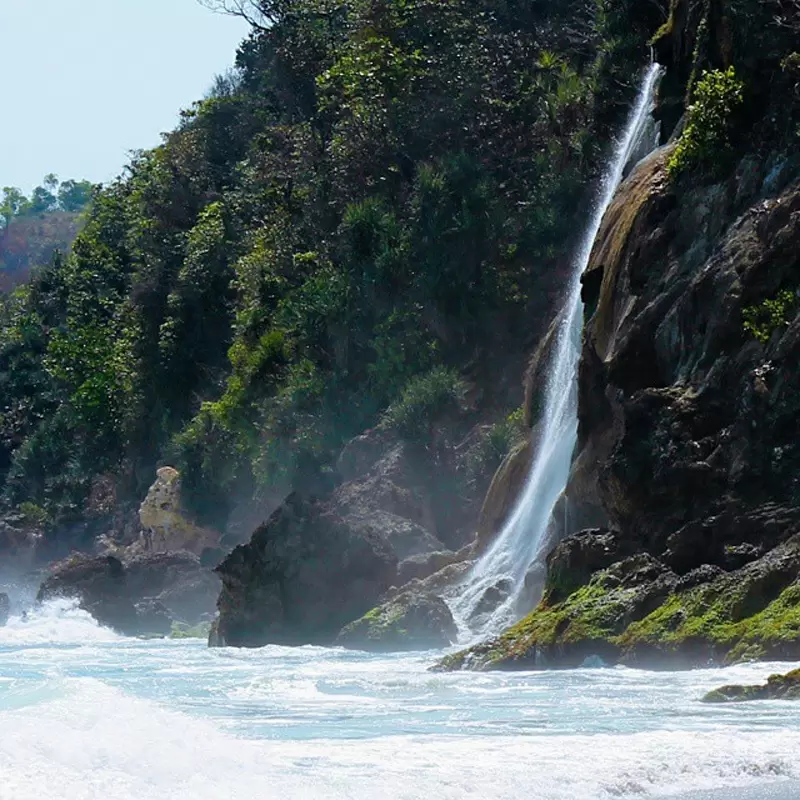 Pantai Umbul Waru